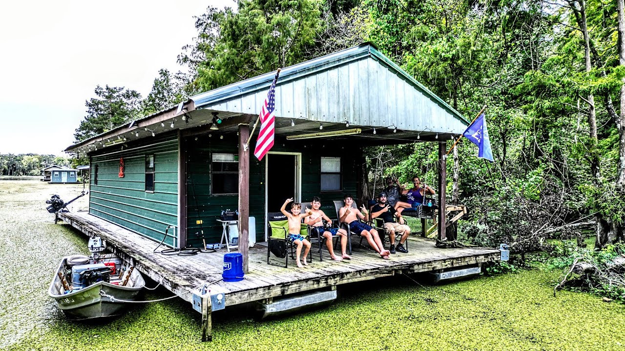 Houseboat Fun with Friends! Cooking Alligator Sauce Piquante, Catching Frogs and Catfish!