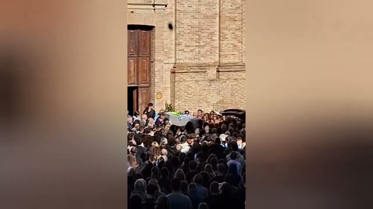 Castignano, i funerali del giovane Mattia Martoni