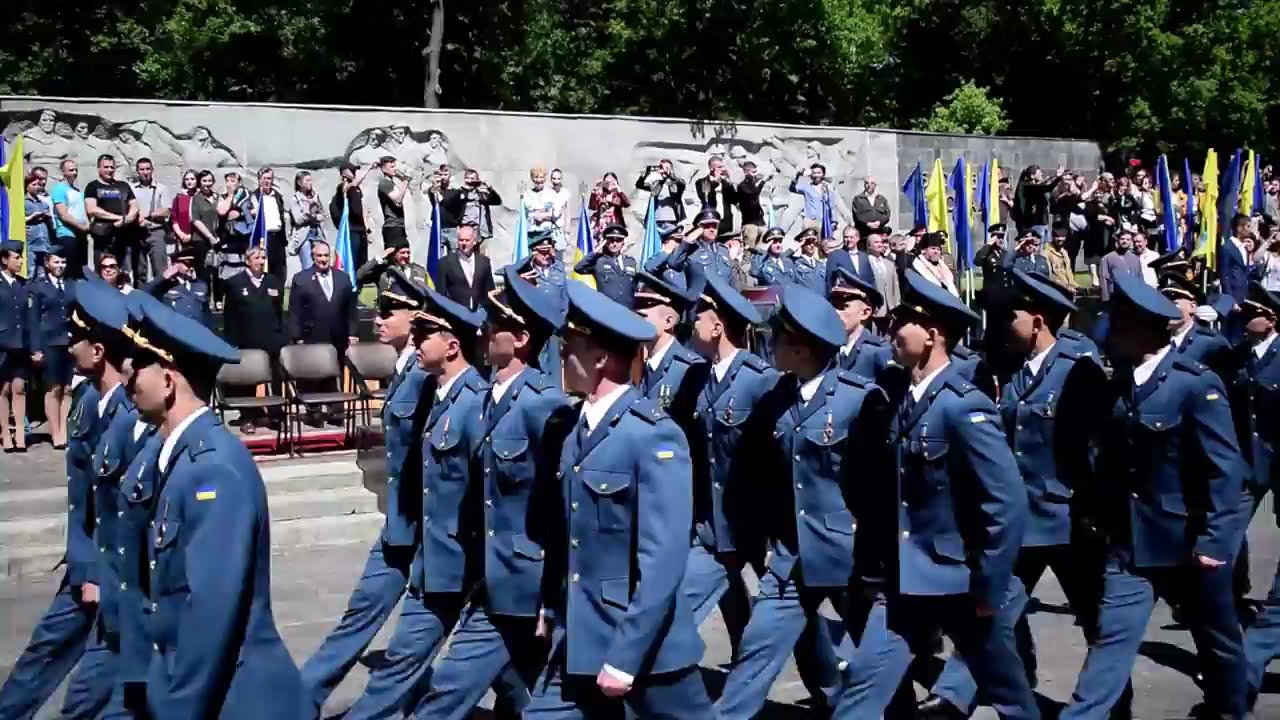 Выпуск ХНУПС-2018/Харьков /Мемориал славы/Молодые офицеры