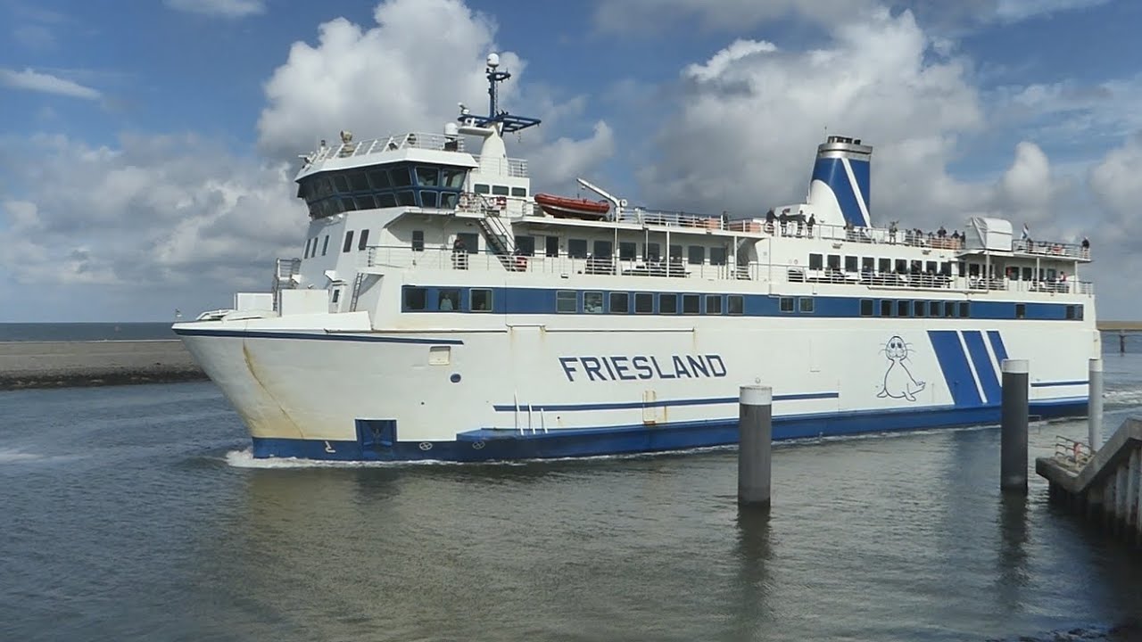 🇳🇱 ⛴ Die Fähre 'Friesland' verläßt den Hafen von Harlingen in Richtung der Insel Terschelling