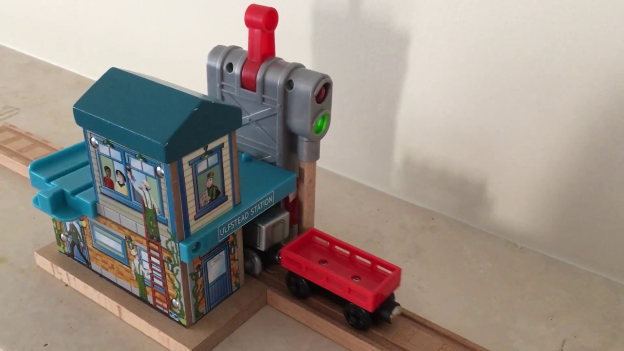 Fisher-Price Thomas & Friends Wooden Railway - Ulfstead Signal Station
