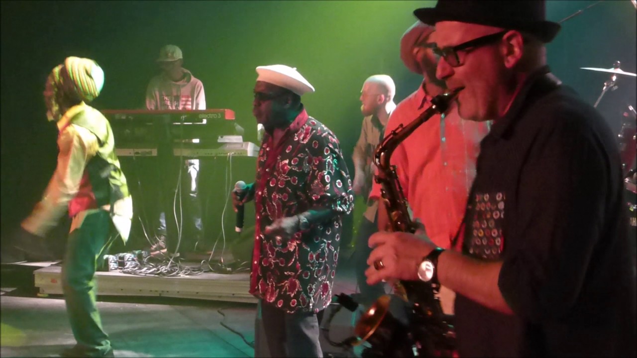 Mighty Diamonds feat Papet J à l'espace Julien - 4000 years (live)