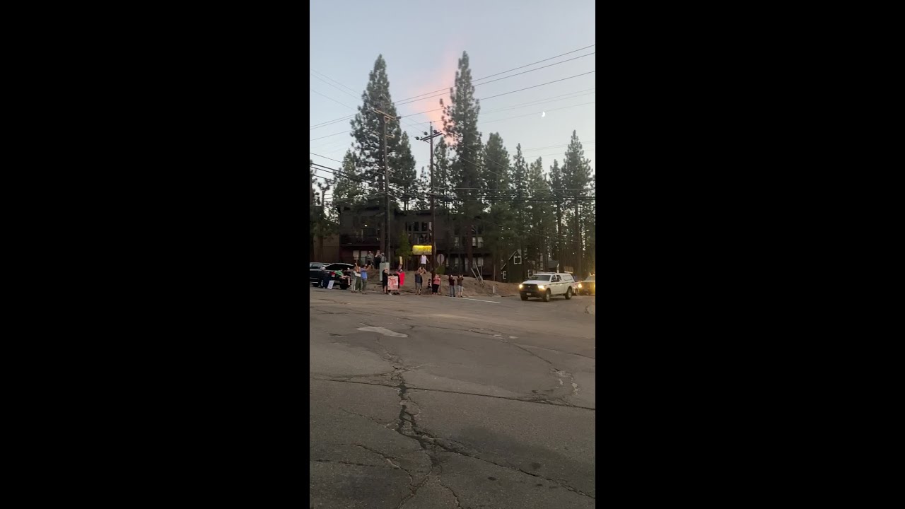 Dozens Cheer for Firefighters Combating Caldor Fire in South Lake Tahoe