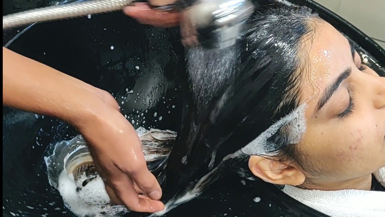 Correct Way to Wash Hair| Salon Style | Lakme Salon Rohini