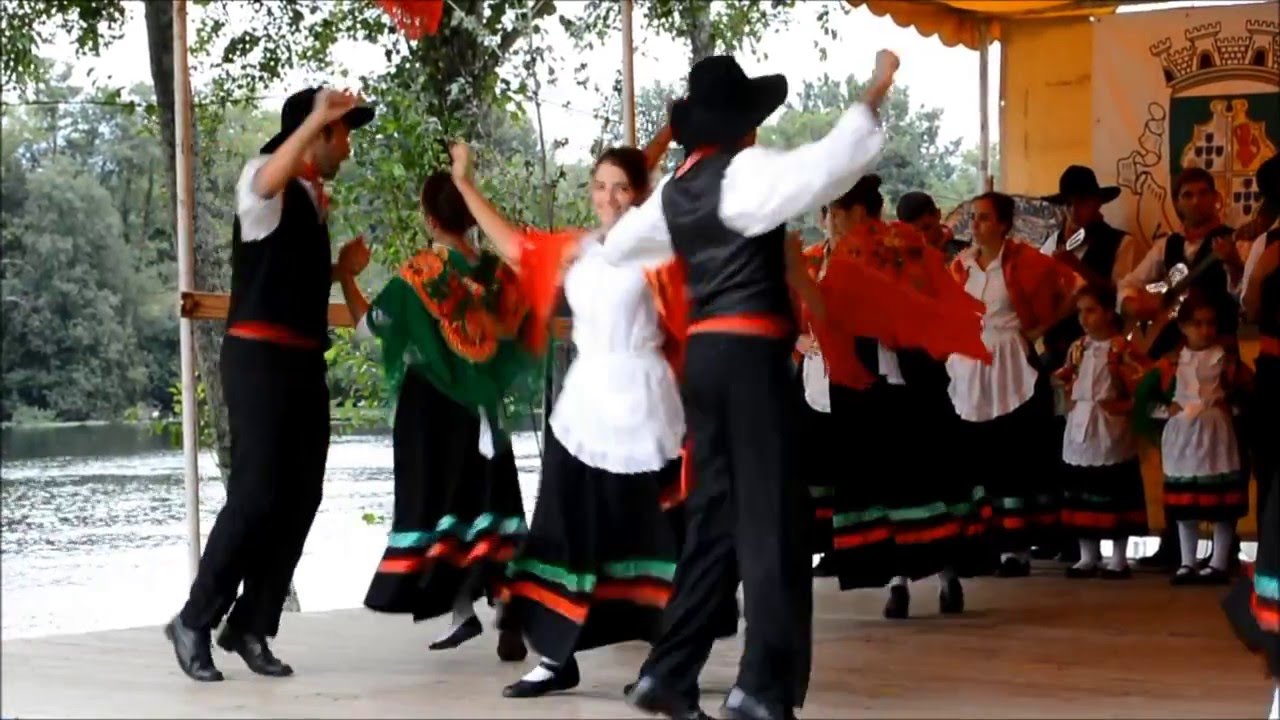 AFERT - Rancho Folclórico Rosas do Tourigo - Valseado