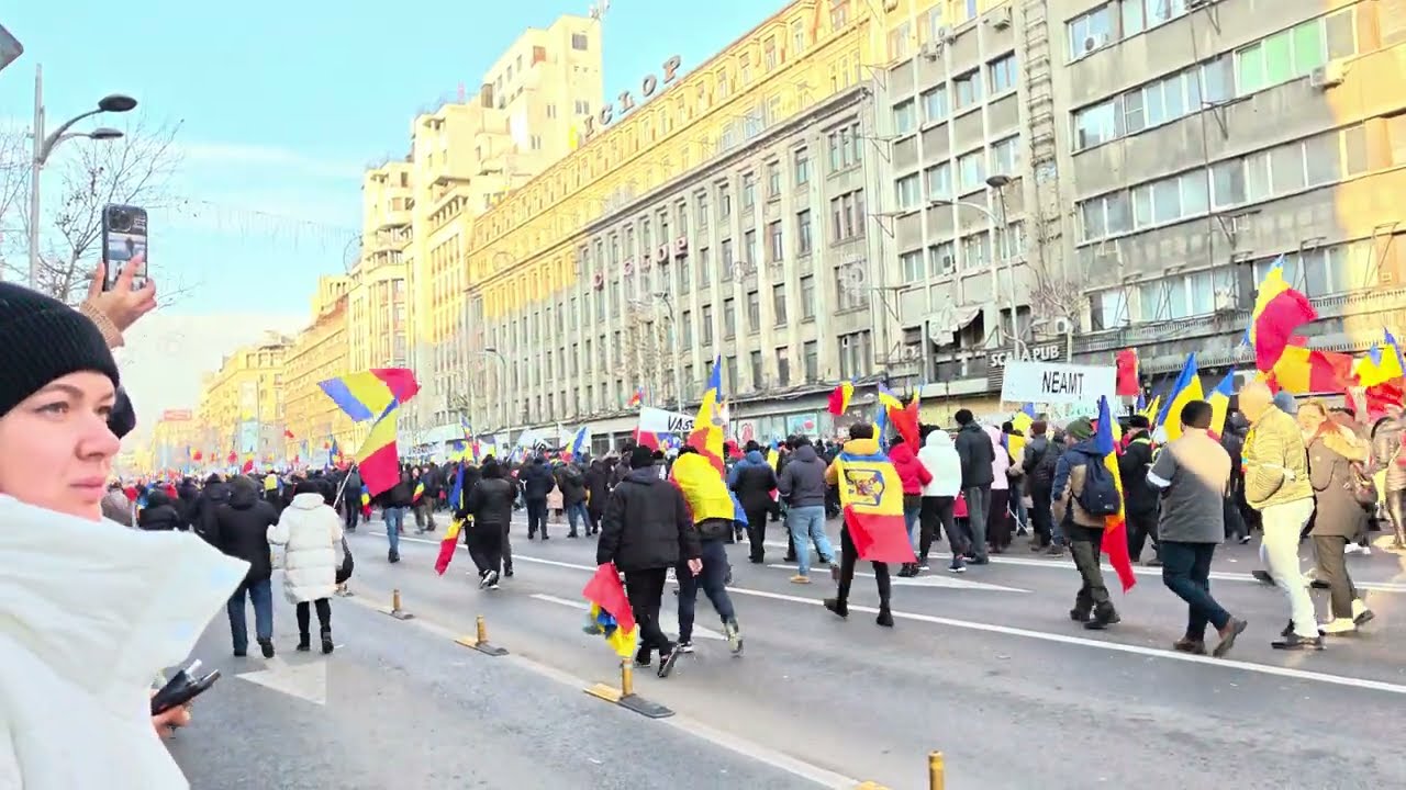 PROTEST MASIV IN PIATA UNIVERSITATII - TURUL DOI INAPOI JOS IOHANNIS JOS MAFIA
