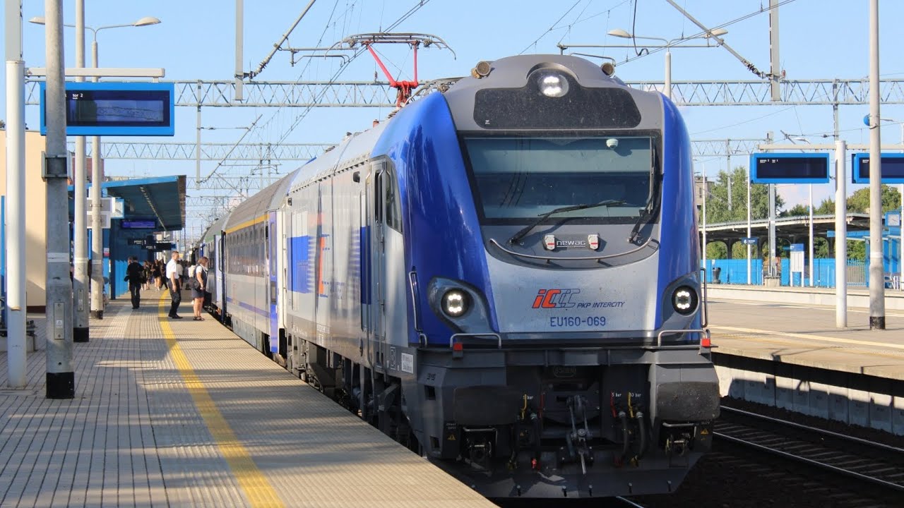 Wjazd I odjazd EU160-069 z TLK KRAKOWIANKA na stacji Leszno 