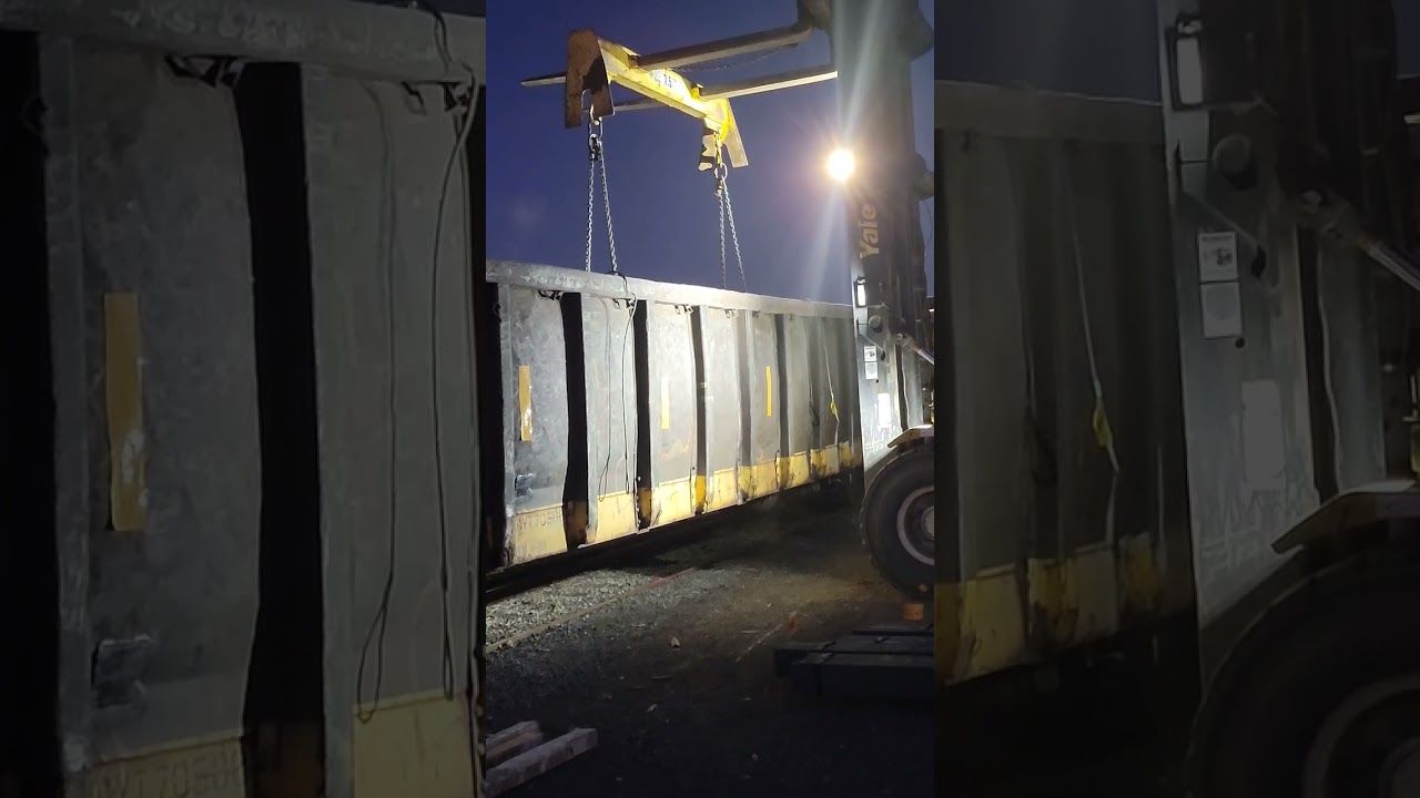 diesel yale billet offload #railcar #railroad #rail #steel #forklift #heavyequipment #diesel