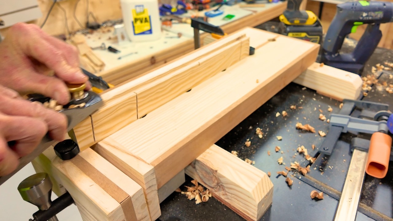 The Perfect MINI Workbench for a Small Workshop.