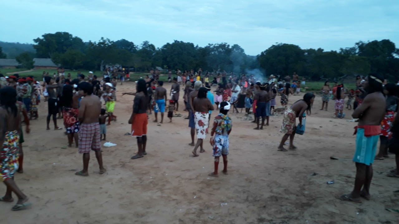 Festa tradicional do povo Krah&ocirc; no p&aacute;tio da aldeia Pedra Branca...