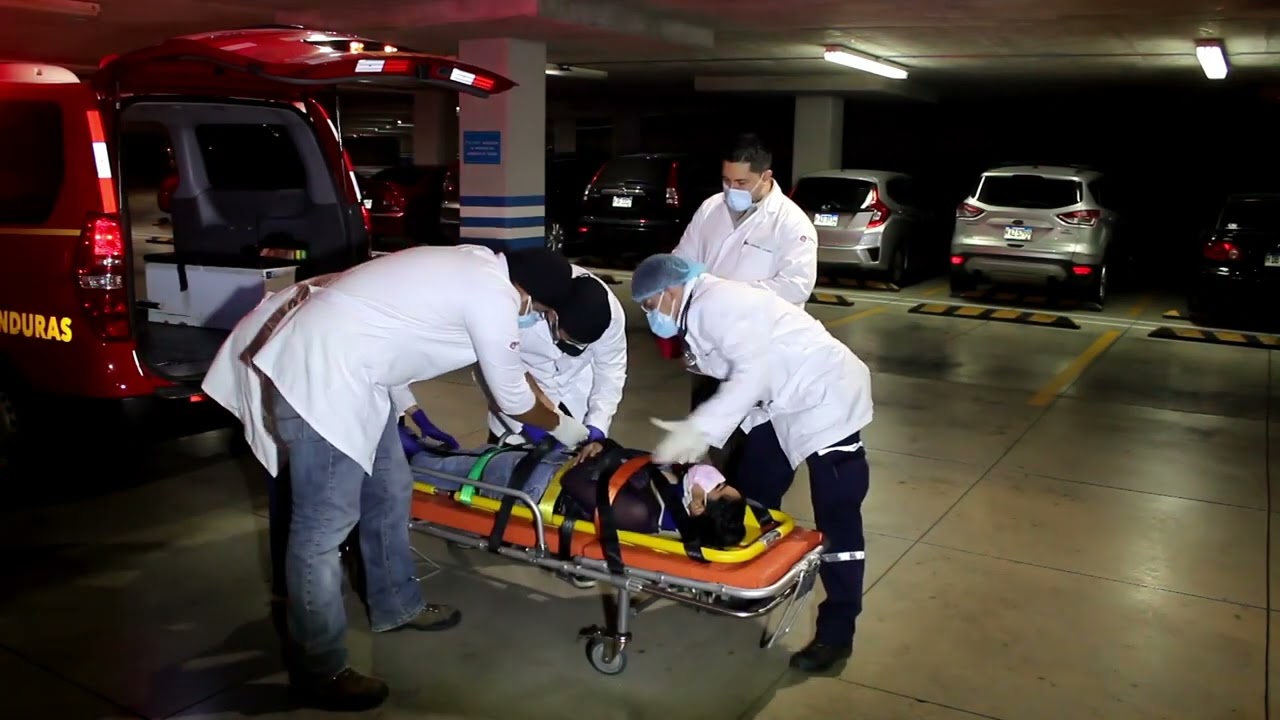 Práctica de traslado de un paciente