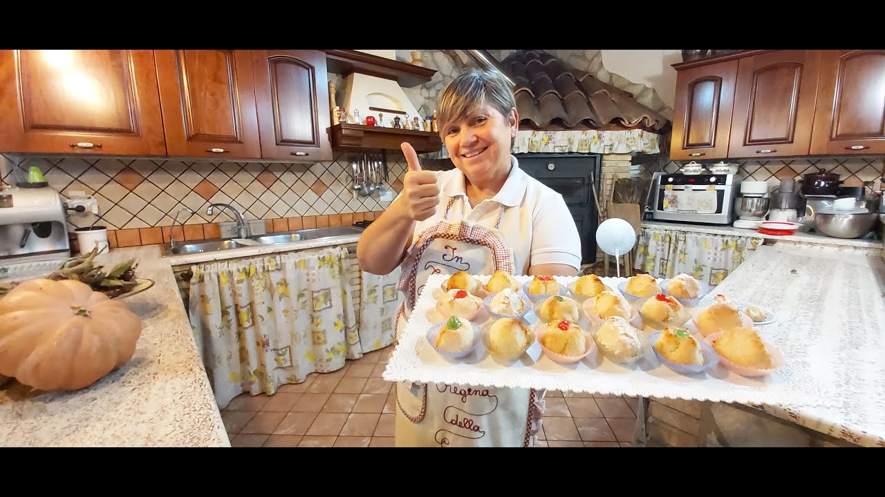 Dolci al cocco con la crosticina fuori e morbidi dentro senza glutine senza lattosio e tuorli d'uovo