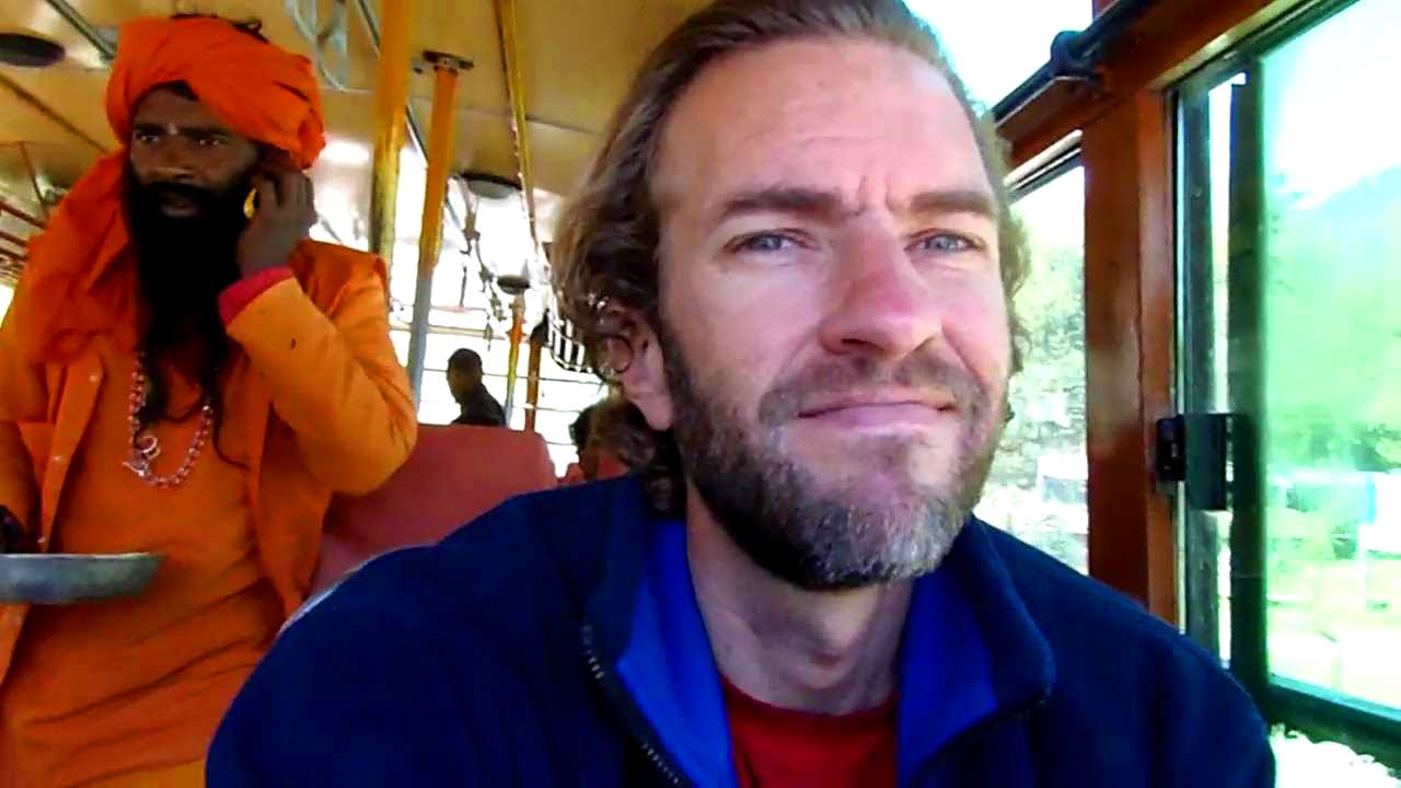 Awesome Himalaya Bus Adventure: Kullu to Manali, India