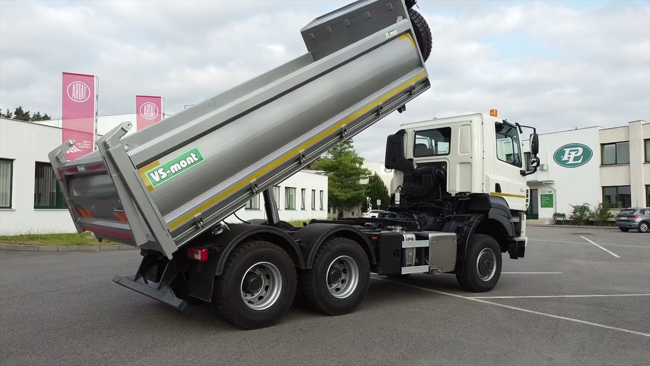 TATRA PHOENIX 6 × 6 s nástavbou VS-mont