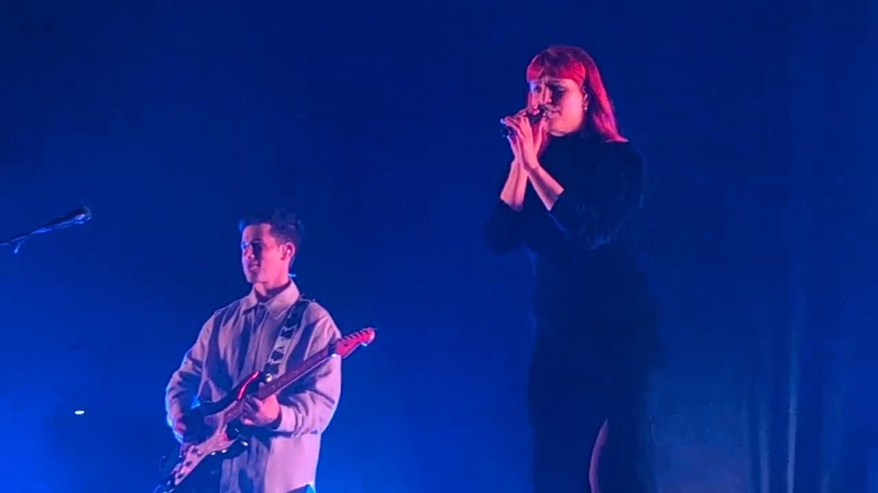 London Grammar - Strong (live)