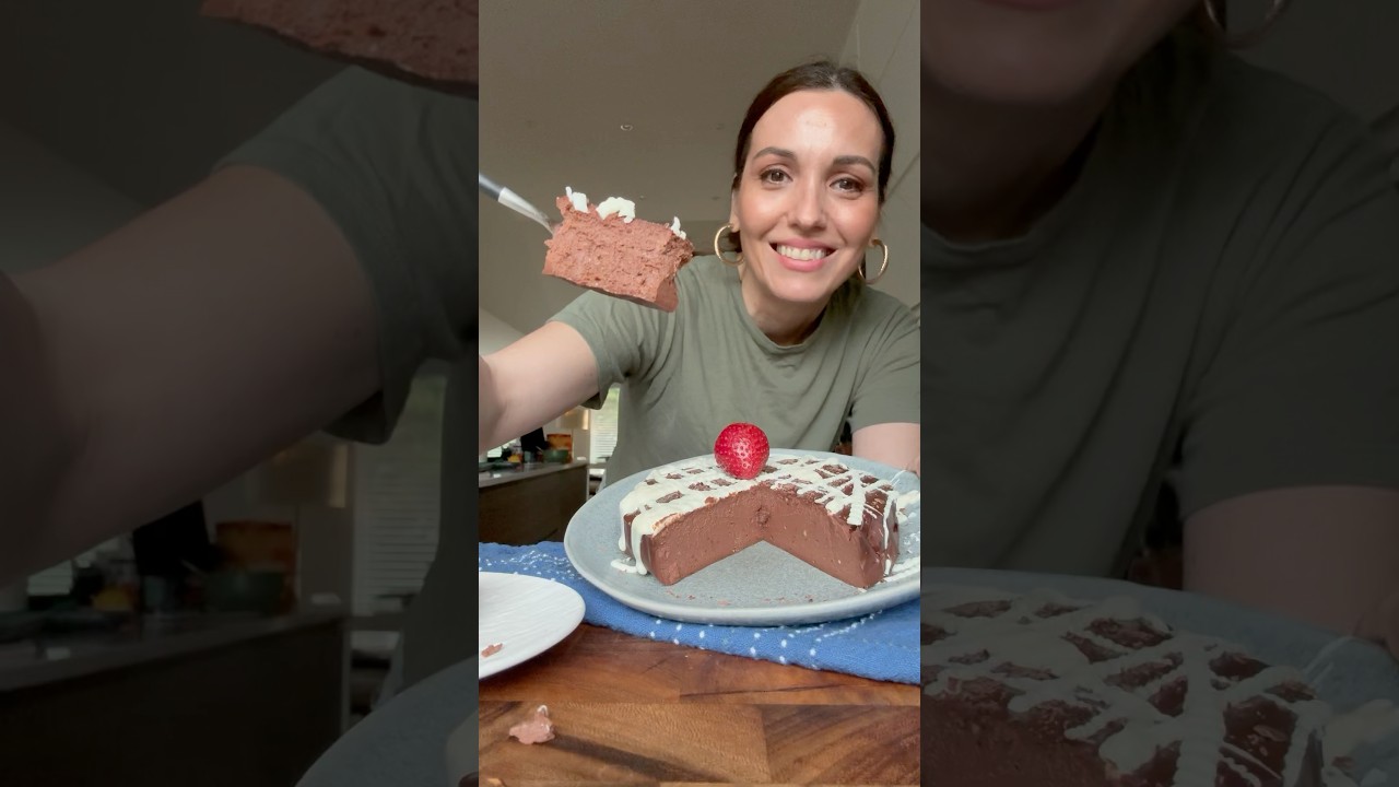 I can&rsquo;t stop making this 3 Ingredient Chocolate Yogurt Cake 🍫 #shorts #flourless