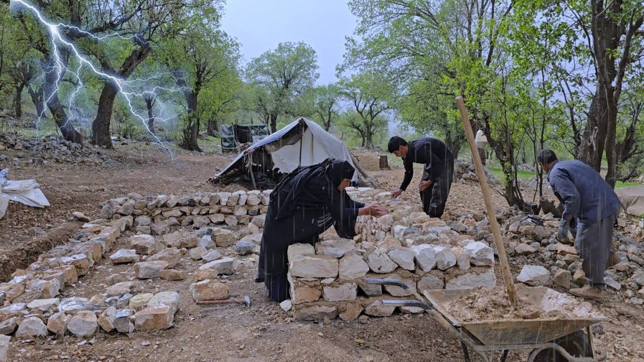 🌧Nomadic Life | Misty Mountains Shelter  | Building a Nomadic Dream Home 🛖⛰️