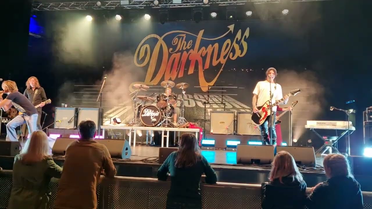 The Darkness - I Believe In A Thing Called Love (live)  Berlin, 07.11.23 VIP Experience