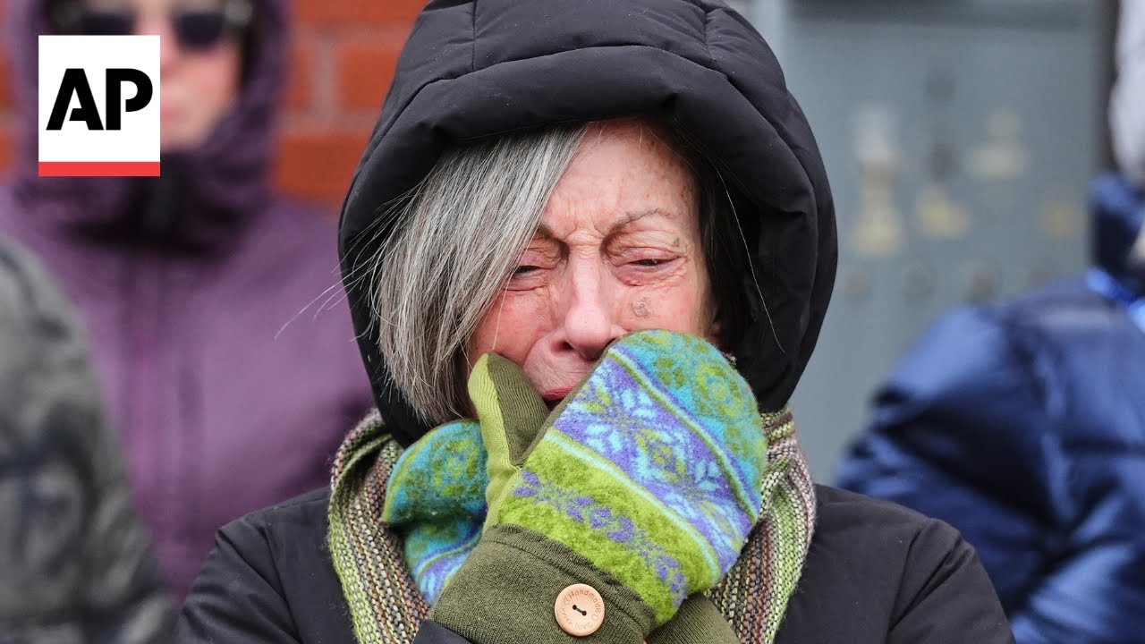 Alex Pretti memorial visitors react to immigration crackdown in Minneapolis