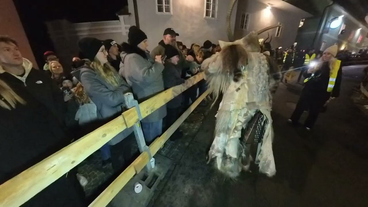 HÖLLENSPEKTAKEL VOR DER BURG! 🔥 | Krampuslauf Riegersburg 2025