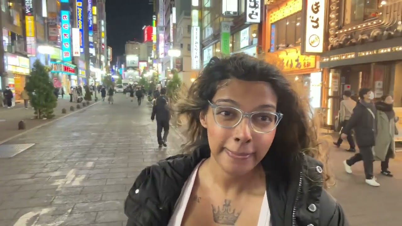 People in Japan move backwards! #fyp #japan #tokyo