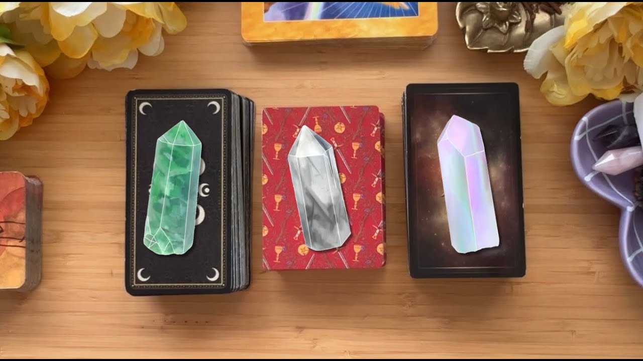 🌙😍 ¿QUIÉN NO PARA DE PENSAR EN TI? ¿POR QUÉ? 🌹 #tarotinteractivo