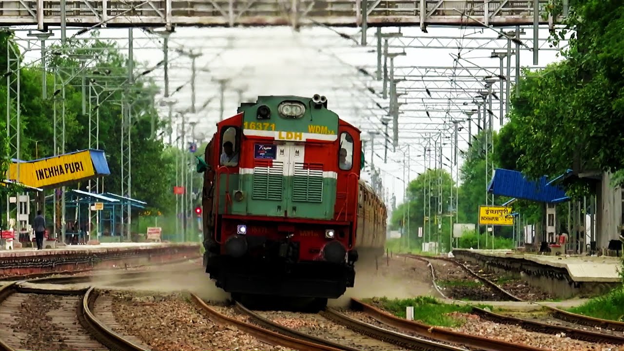 Dangerous Curves : Double Diesel Trains curving at full speed - Indian Railways