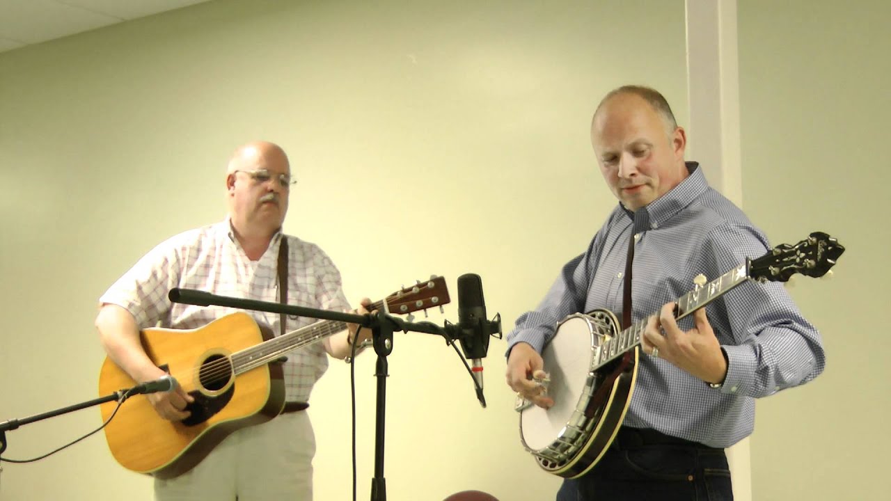 Jim Mills Performs 