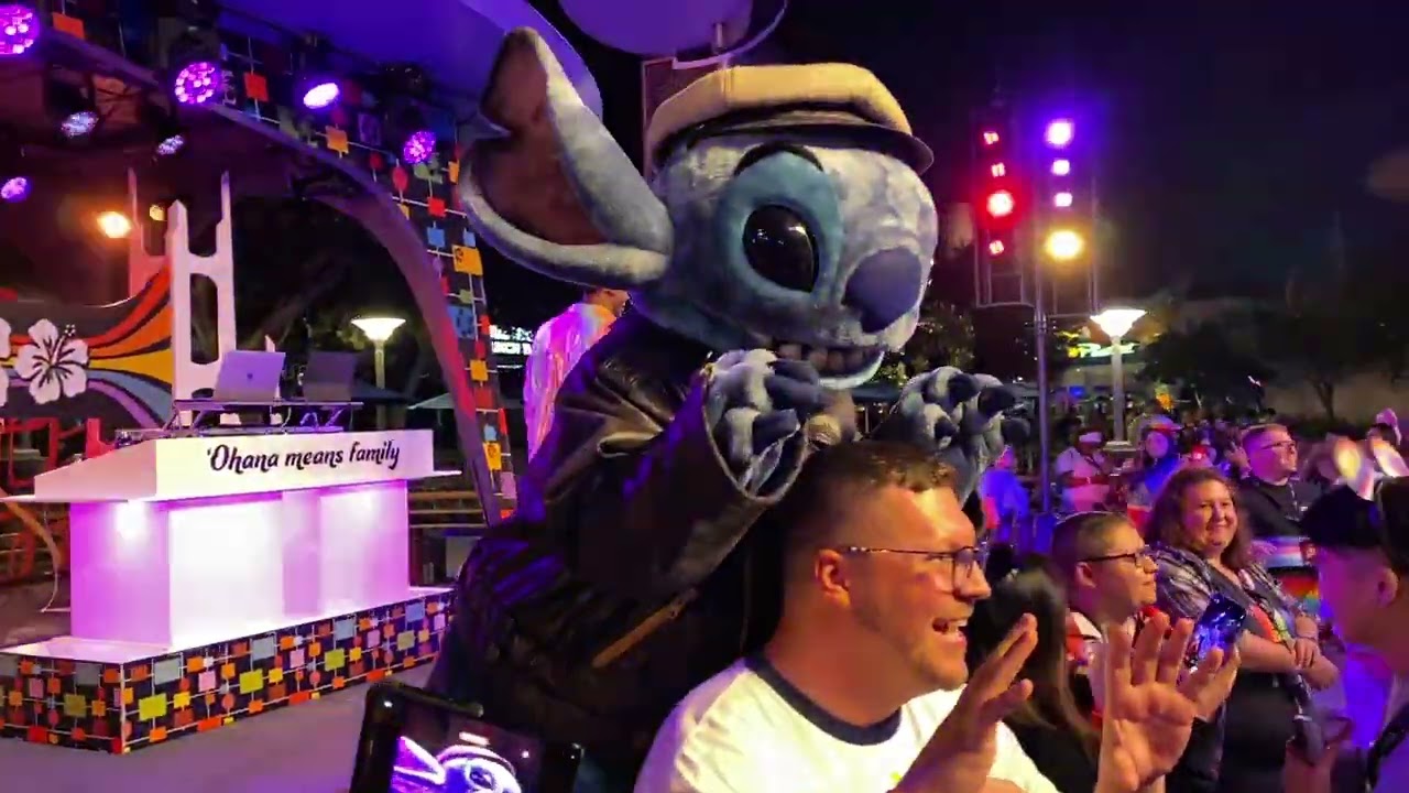 Disneyland After Dark: Pride Nite | Atmosphere & Entertainment | Disneyland Park