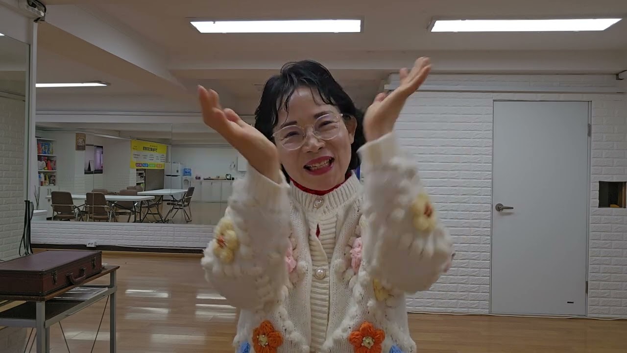 손유희 인사법. 건강박수법 유연자 