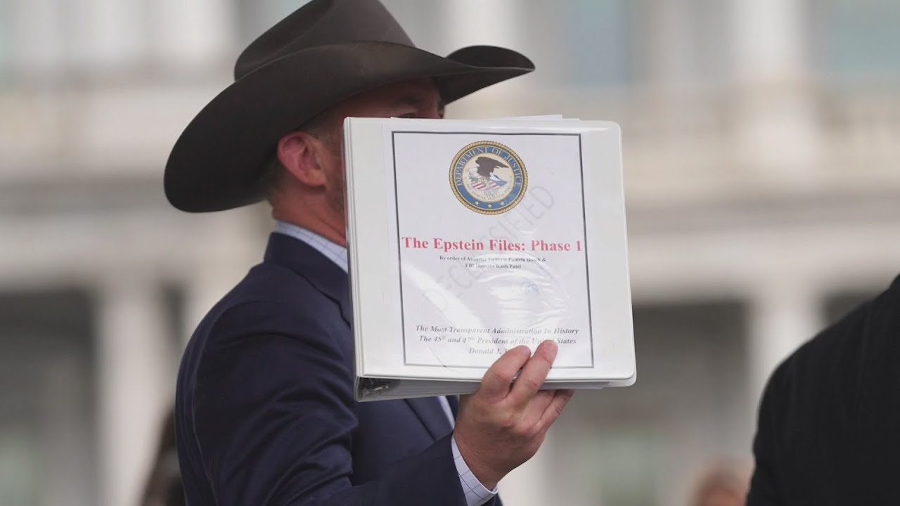 Conservative pundits seen with &lsquo;Epstein Files&rsquo; binders