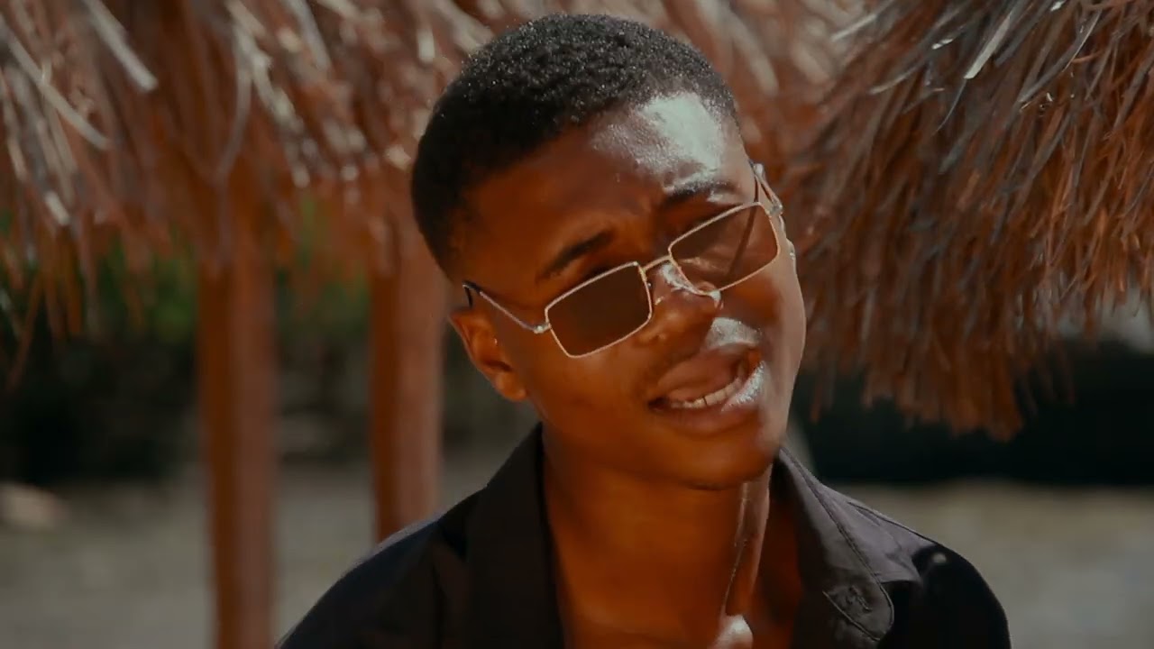 Kenzo yahaia_me fazes sofrer official video by Dacruz filmmaker 