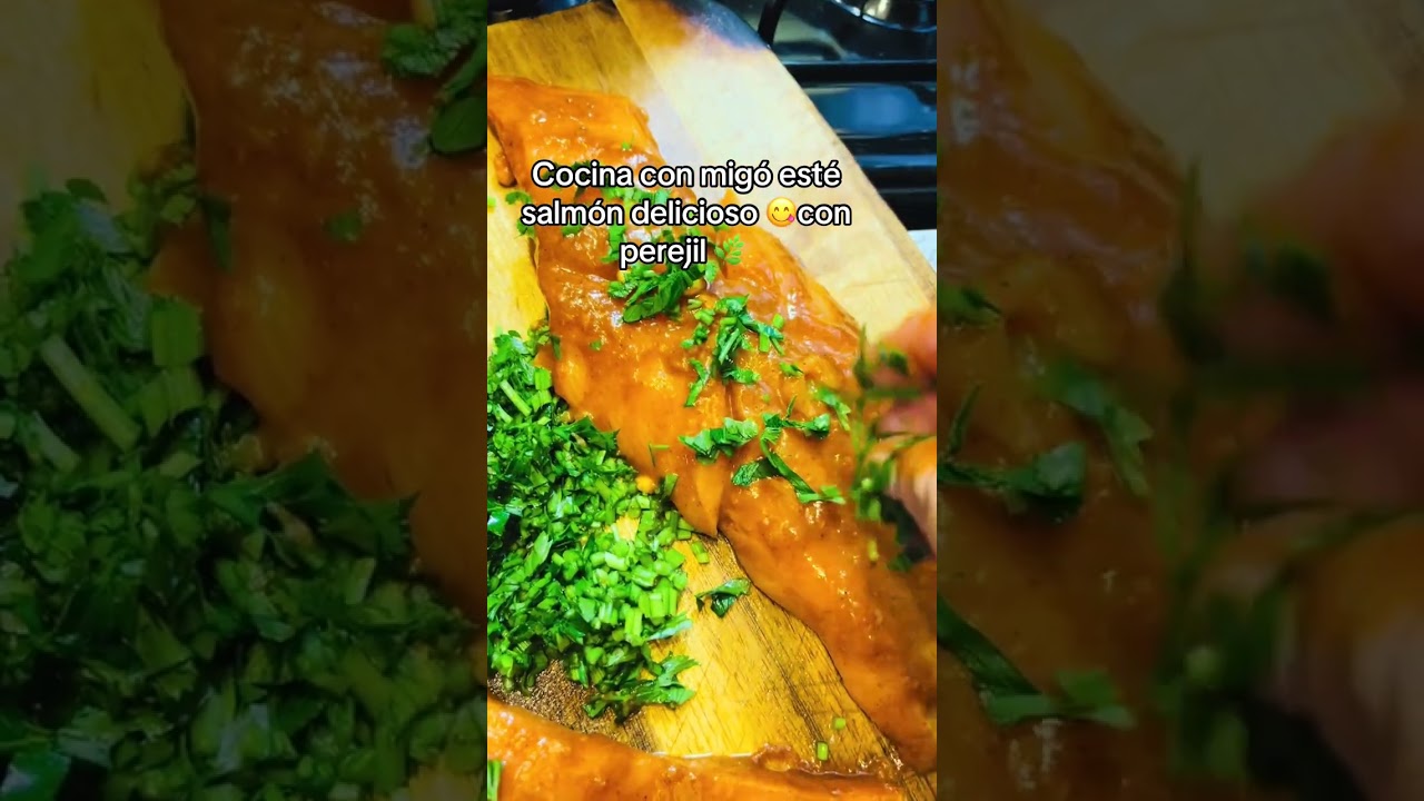 Receta con limón,perejil sal,parprika,ajo,cebolla,salsa 2.5 de salsa china, licué,Y salamos.