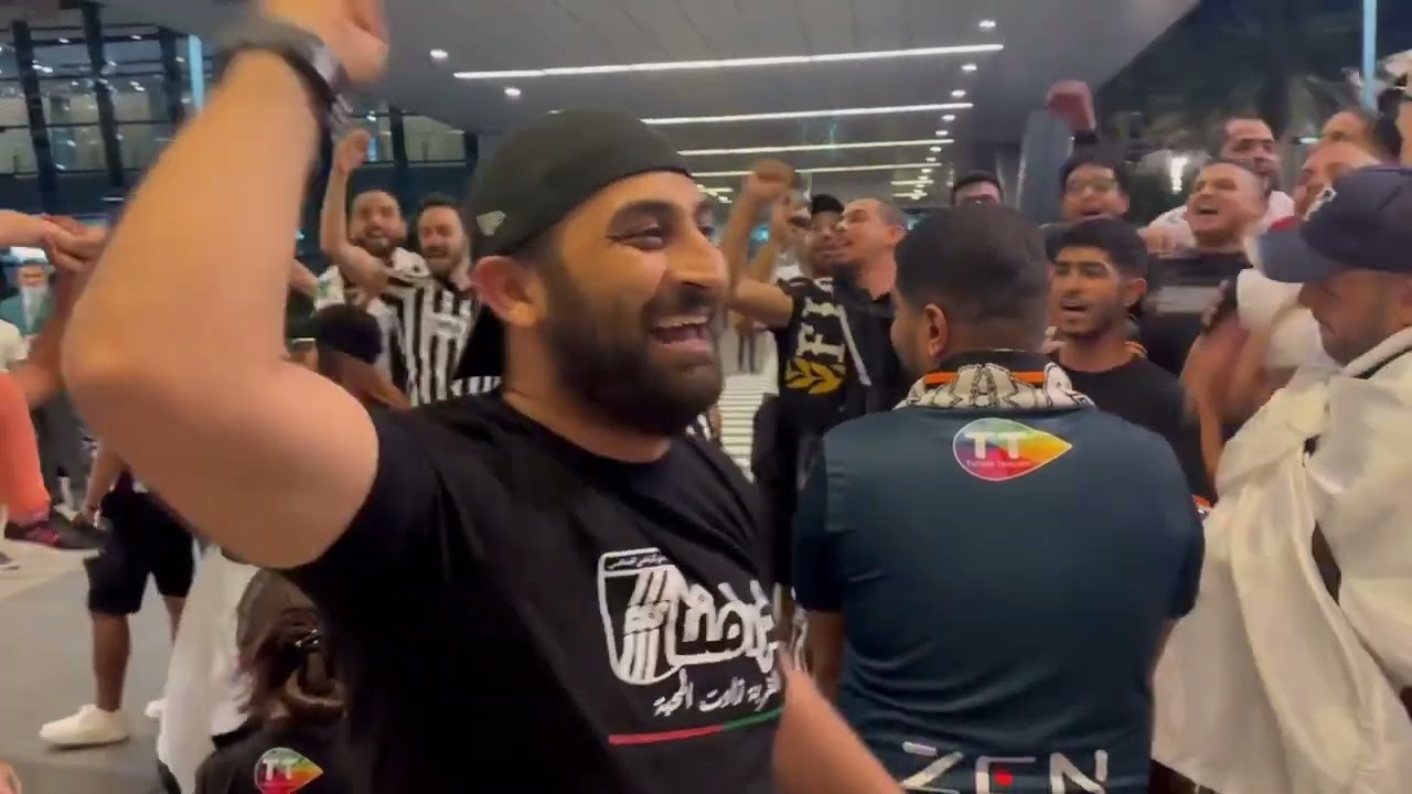 جماهير النادي الصفاقسي بمطار حمد بقطر لإستقبال الفريق 🥁🏁