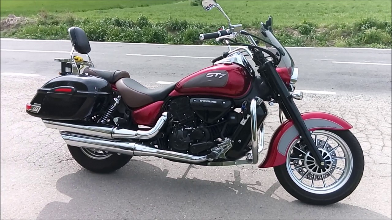 Hyosung ST7 Pro 2016 - Walk around and engine sound