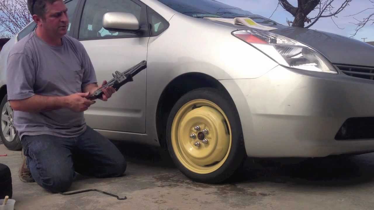 MDOP#15: Prius Tire Change -- How to change a tire with those tools in your car