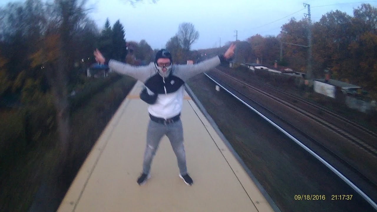 Action in Berlin : Trainsurfing and Climbing !