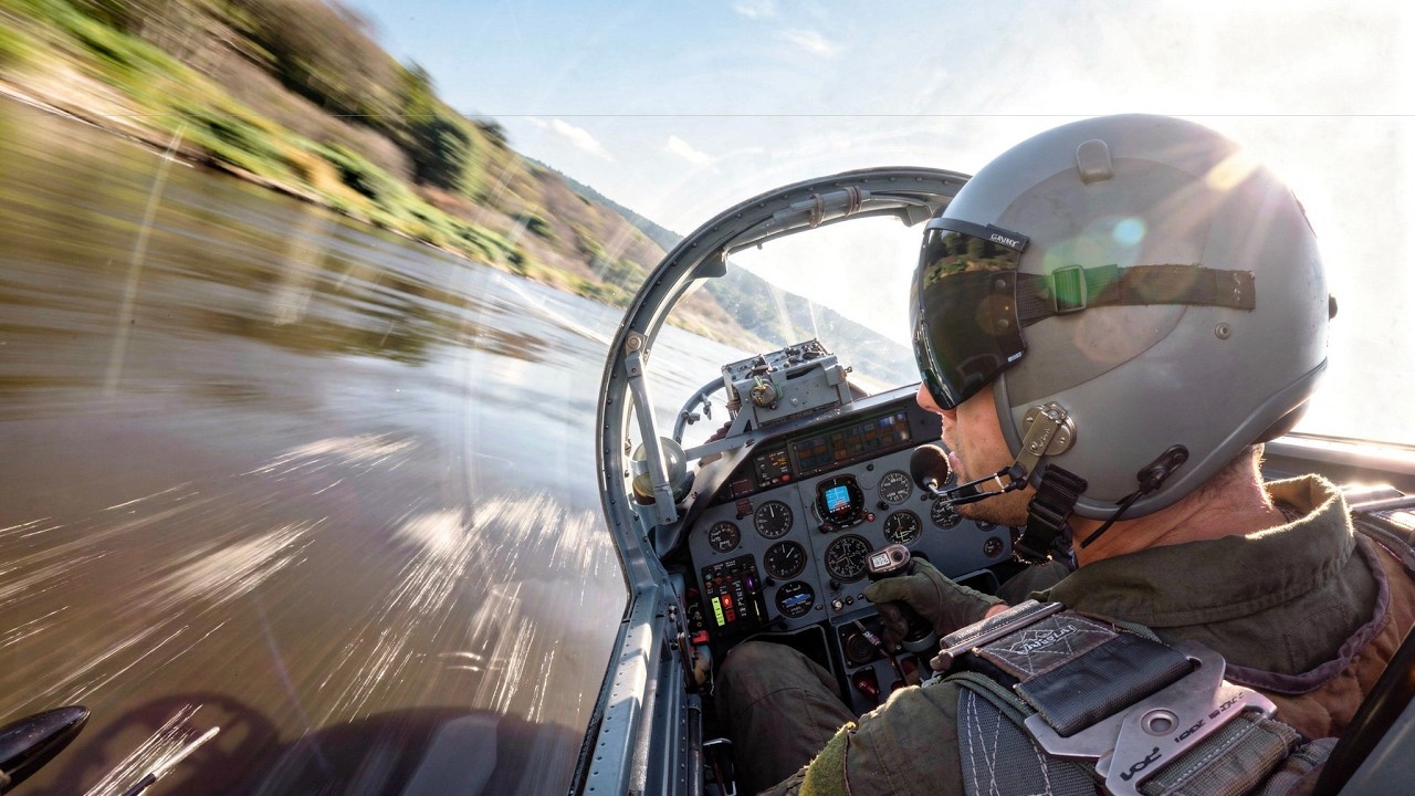 Flying 400 MPH at 10 Feet With a TOP GUN Fighter Pilot