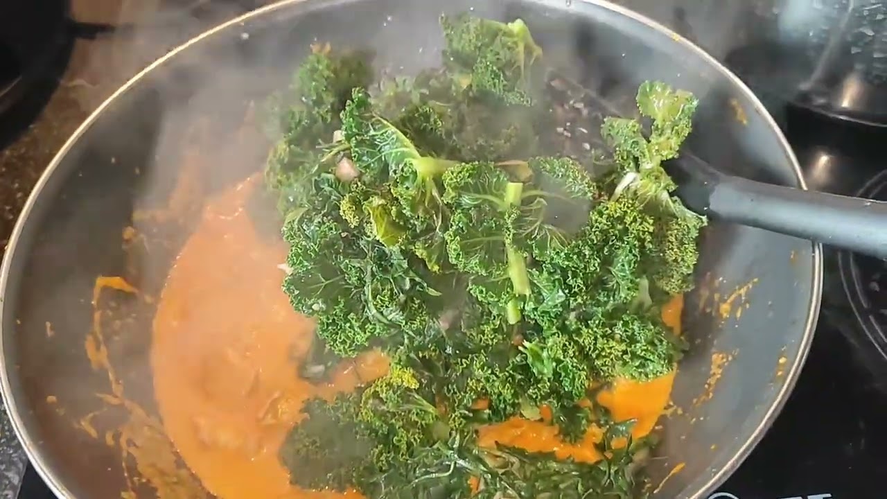 ขุดต้นฟันสิงโตเก็บผักเคลมาแกงกะทิใส่หมูสามชั้นเดียวตามมากินกันคลิปต่อไปนะคะ