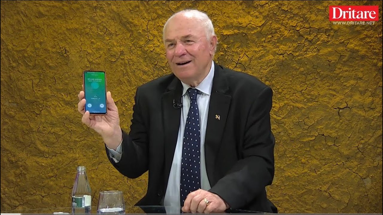 Qafoku i bie live telefonit të  Hysni Zelës, nuk do ta besoni çfarë kënge ka për zile!