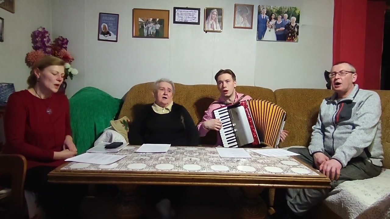 Su vasario 16! Partizanų daina. Dainuoja Vida, Rita, Mindaugas Ališauskai ir Tadas Imbrasas.