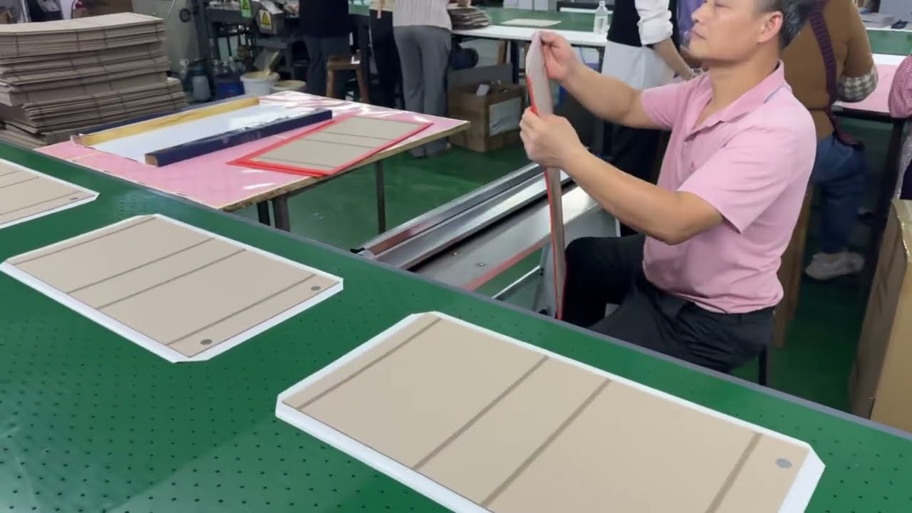 book cover edge folding machine /máquina de dobrar bordas de capas de livros/آلة طي حواف أغلفة الكتب