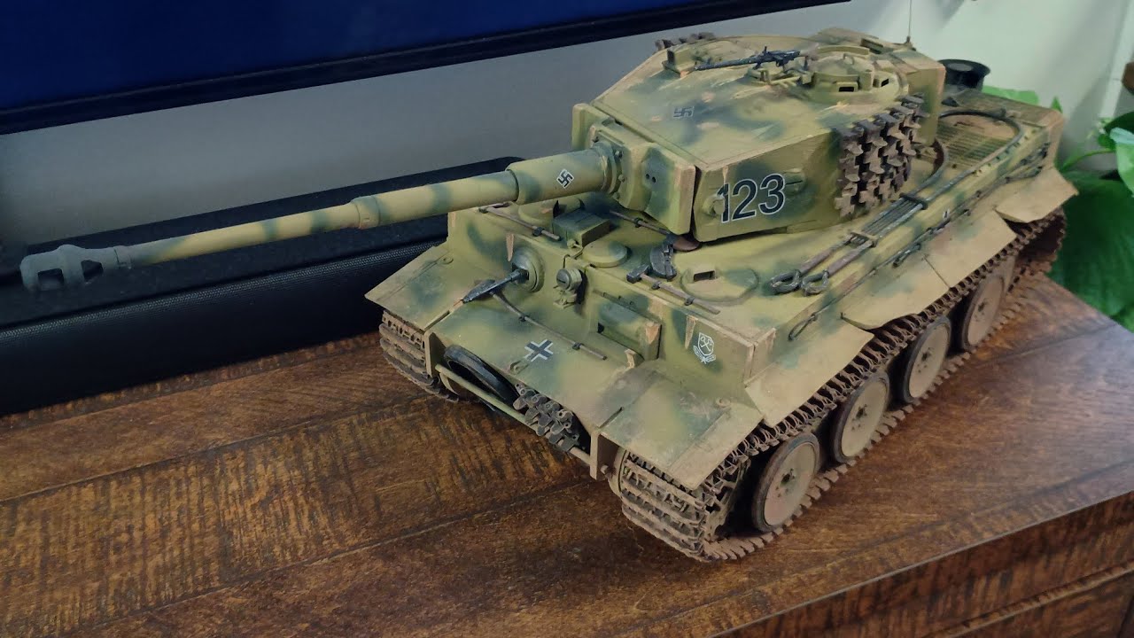 Hobby Boss 1/16 Scale Tiger Tank. Pz.Kpfw. VI Tiger I