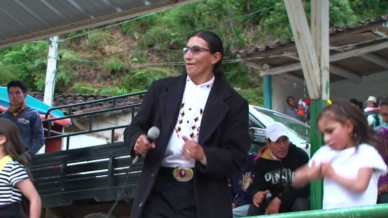 Manuelito Duchi el Cantor Ca&ntilde;ari en la Parroquia Shagly [Chiquitita HD]