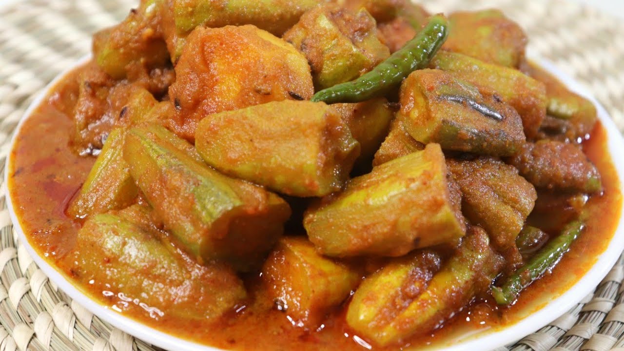 আলু পটলের ডালনা বা আলু পটলের রসা সম্পূর্ণ নিরামিষ Alu potoler danla pure veg recipe