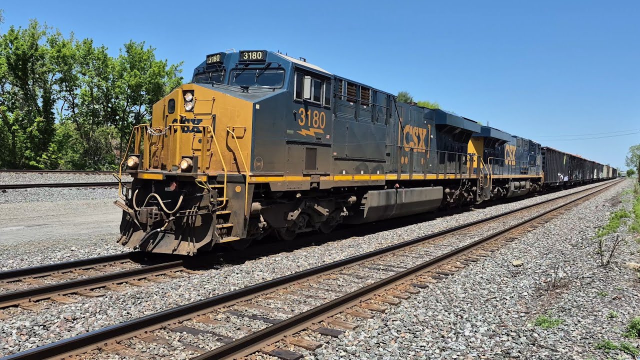 Take out the papers and the trash! Westbound trash train through Berea Ohio