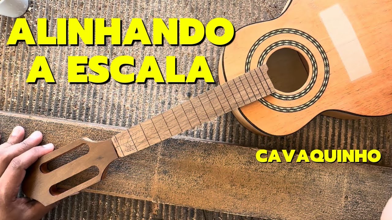 Alinhando a escala do cavaquinho fabricado com ferramentas manuais