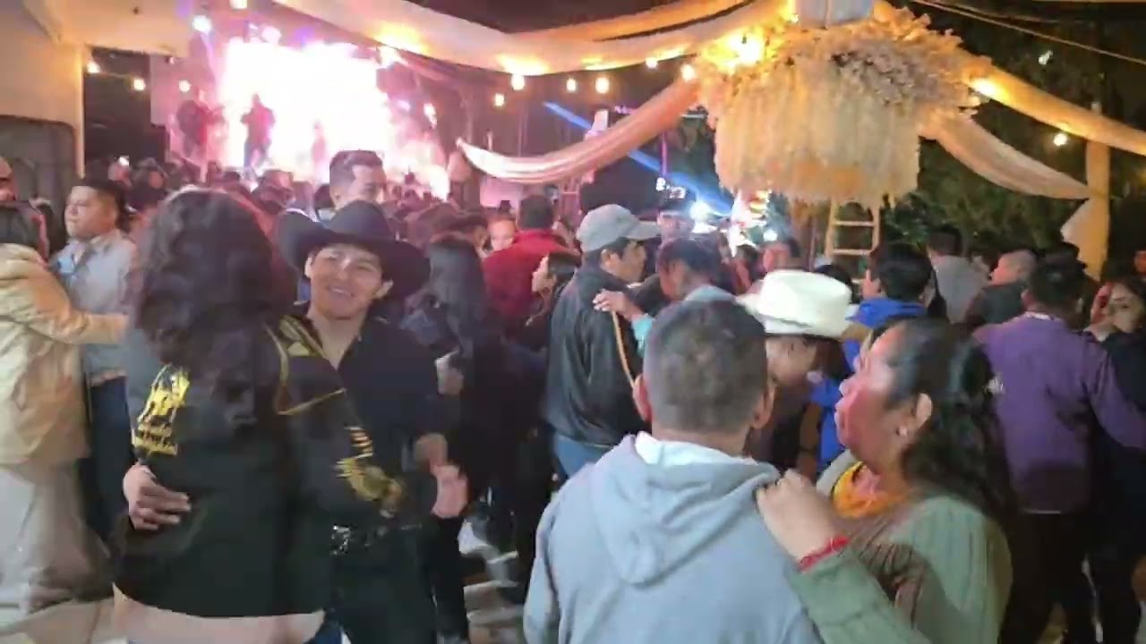 Charly y su grupo super amor en en vivo desde Vega Tamazunchale SLP #huastecaveracruzana #music 
