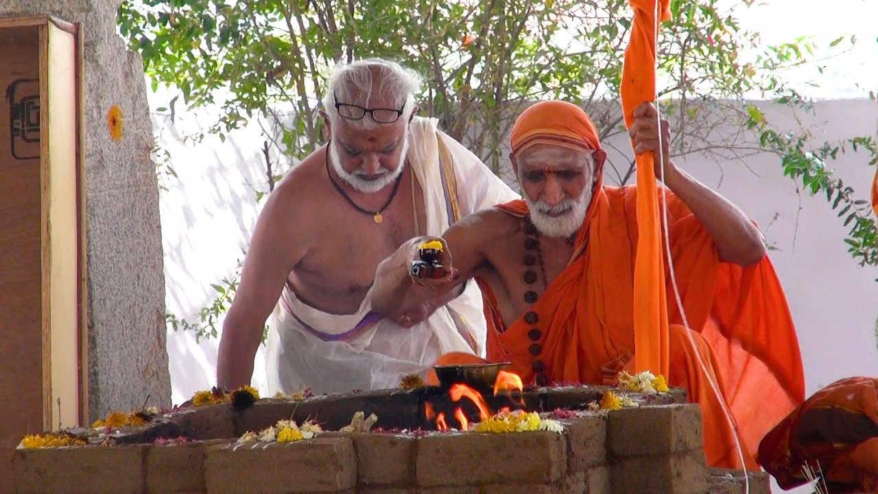 Homa pooja by Sri Vidyaranya Bharathi swamiji