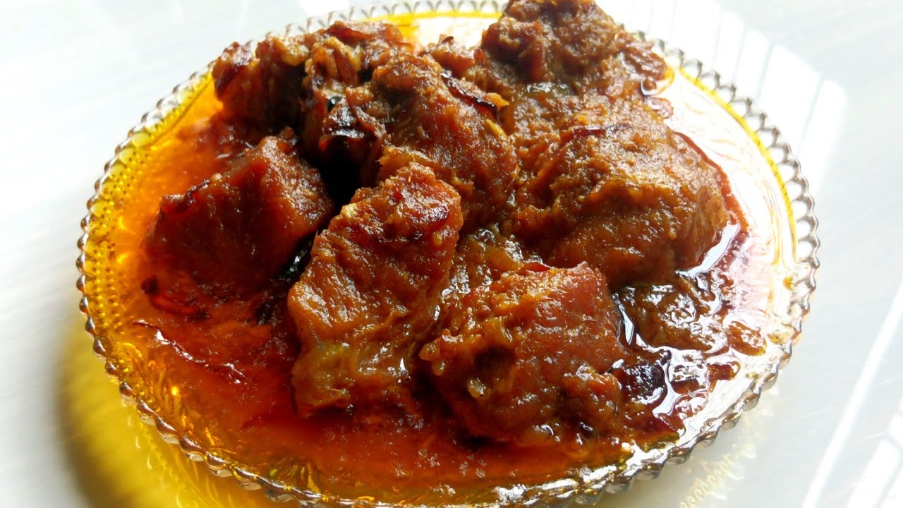 মশলার ঘ্রাণে ভরা নরম গরুর মাংস—খাবার মানেই আনন্দ।